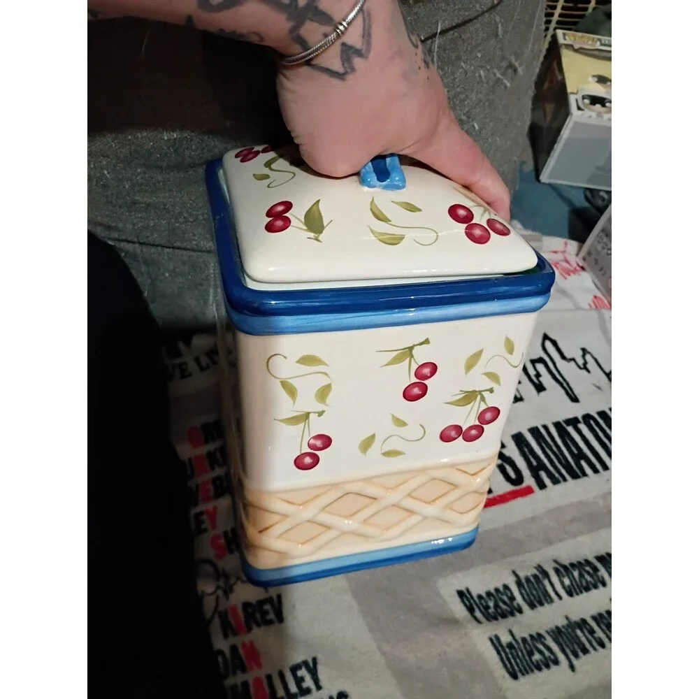 INSPIRADO SEATTLE HAND PAINTED STONELIKE CLAY COOKIE JAR WITH LID-0558
